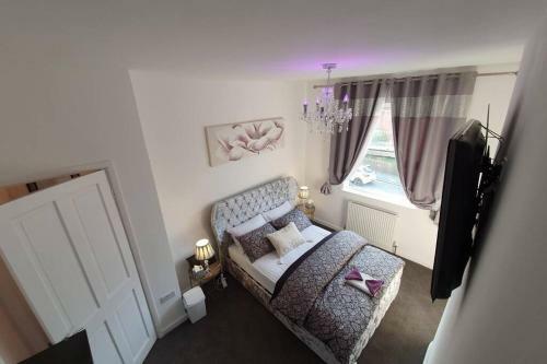 Comfortable well equipped 2 bed house Morley, Morley, West Yorkshire
