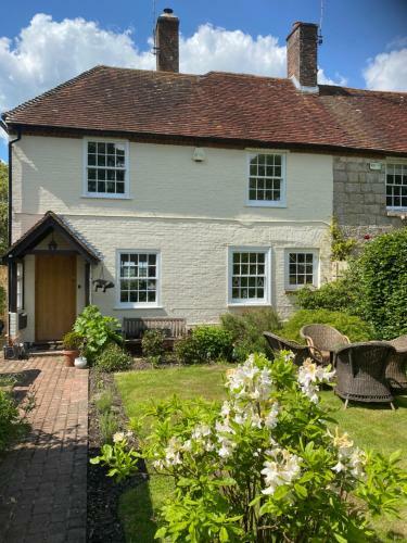 Amazing cottage right in the heart of Ewhurst Green, overlooking Bodiam Castle, Sandhurst, East Sussex