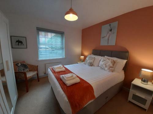 Ideal Apartment - Sleeps 6 - Parking