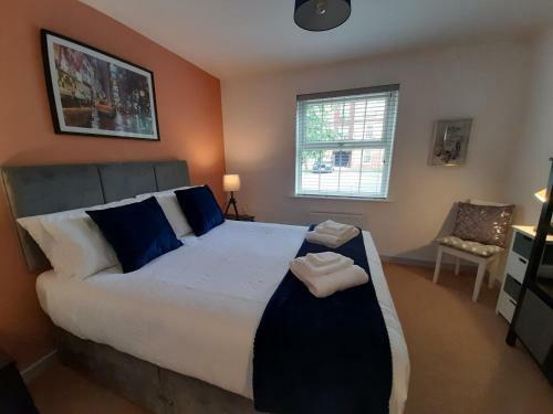 Ideal Apartment - Sleeps 6 - Parking