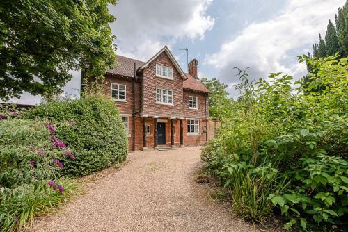 Gardener's Cottage in Nowton Park, Bury St Edmunds - Air Manage Suffolk, Bury St, Suffolk