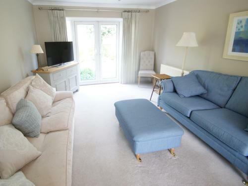 Pass the Keys Bright, comfortable 3 bed home with garden & parking, Ottery St. Mary, Devon