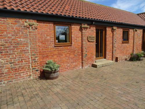 Harvest Cottage and Holly Barn