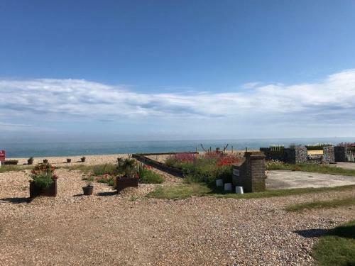 Situated Metres From The Beach 2 Bedroom Apartment Sleeps 4, Pevensey, East Sussex