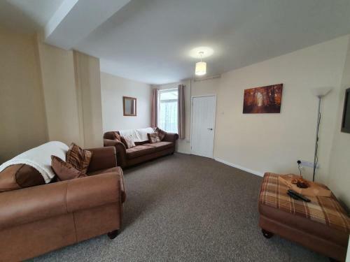 2 Bed house, Contractors & Holiday Guests Welcomed, Dowlais, Glamorganshire