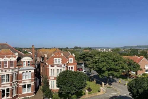Folkestone Penthouse - minutes from the sea!