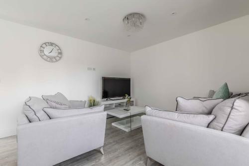 Greenfield's - New Modern 3 Bedroom Home - Johnstonen Close, Bracknell