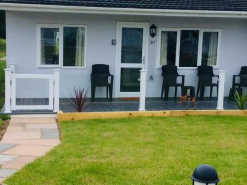 Captivating 2-Bed Bungalow in Oulton Broad, Carlton Colville, Suffolk