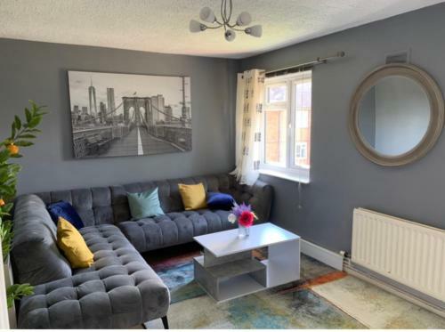 Impeccable 2 bed flat in Ashford near Ashford Int, Gillingham, Kent