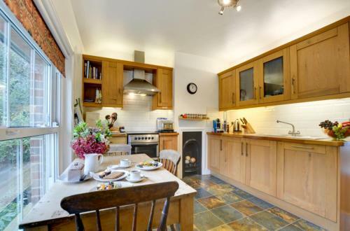 Mountfield Villa Sleeps 8 with WiFi