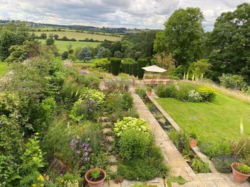 Idyllic Eco-Barn with magical views and deerpark, Daventry, Northamptonshire