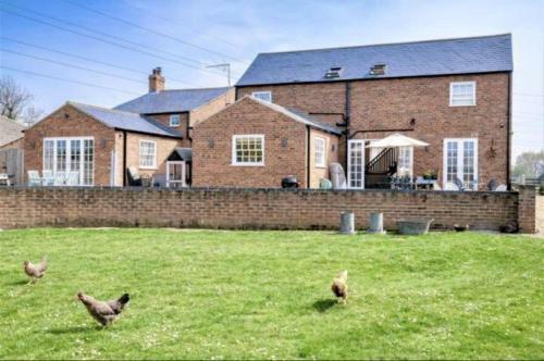 Charming Boutique 2-Bed Cottage in Lutton